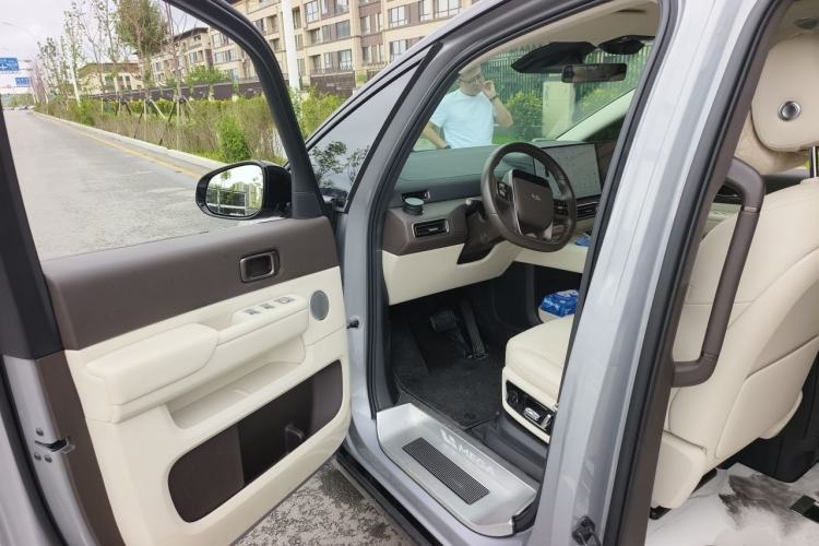 Used Li Auto MEGA 2024 Ultra Model Driver Seat