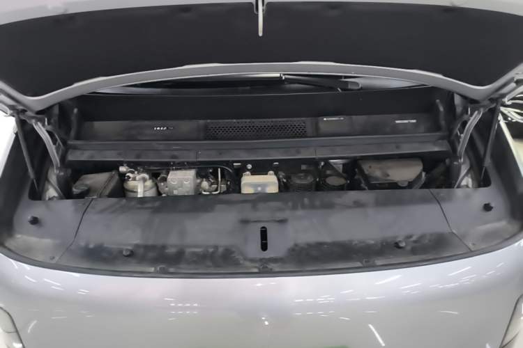 Used Li Auto MEGA 2024 Ultra Model Engine Bay