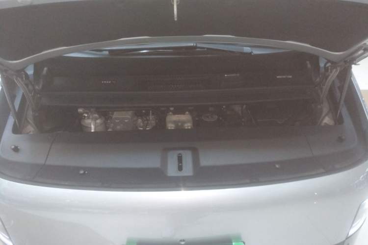 Used Li Auto MEGA 2024 Ultra Model Engine Bay