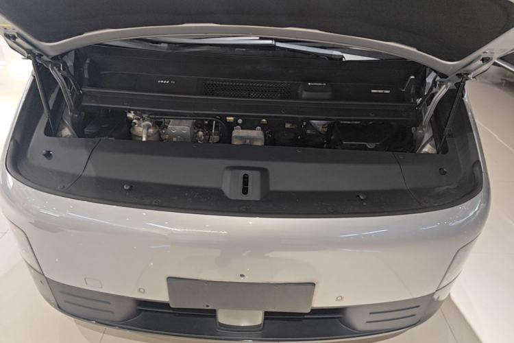 Used Li Auto MEGA 2024 Ultra Model Engine Bay