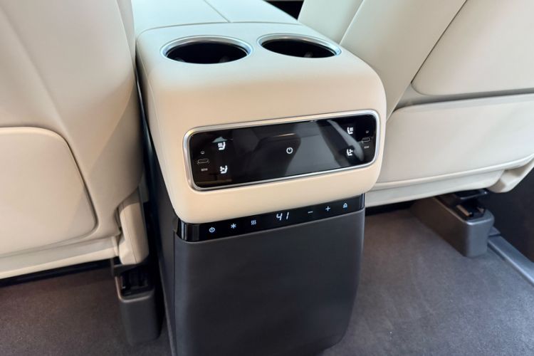 Used Li Auto MEGA 2024 Ultra Model Engine Bay