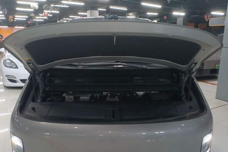 Used Li Auto MEGA 2024 Ultra Model Engine Bay