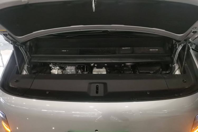 Used Li Auto MEGA 2024 Ultra Model Engine Bay
