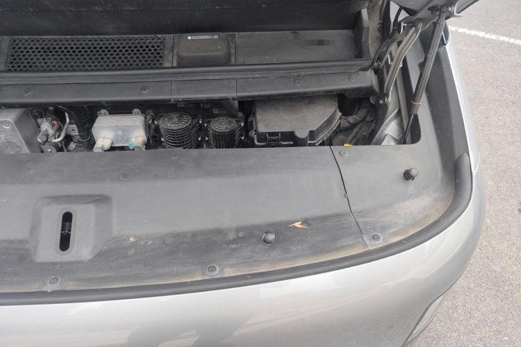 Used Li Auto MEGA 2024 Ultra Model Engine Bay Left
