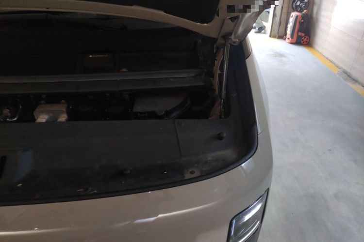 Used Li Auto MEGA 2024 Ultra Model Engine Bay Left