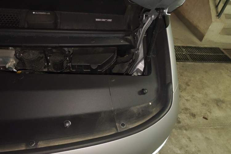 Used Li Auto MEGA 2024 Ultra Model Engine Bay Left