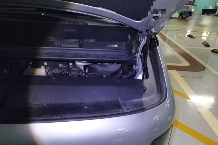 Used Li Auto MEGA 2024 Ultra Model Engine Bay Left