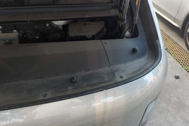 Used Li Auto MEGA 2024 Ultra Model Engine Bay Left