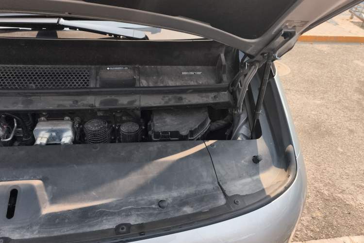 Used Li Auto MEGA 2024 Ultra Model Engine Bay Left