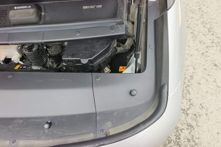 Used Li Auto MEGA 2024 Ultra Model Engine Bay Left