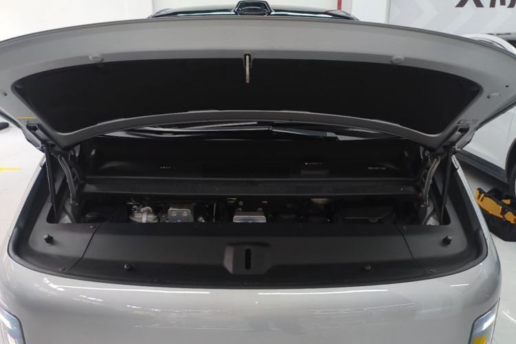 Used Li Auto MEGA 2024 Ultra Model Engine Bay