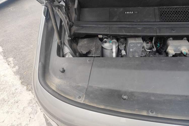 Used Li Auto MEGA 2024 Ultra Model Engine Bay Right