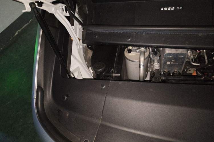 Used Li Auto MEGA 2024 Ultra Model Engine Bay Right