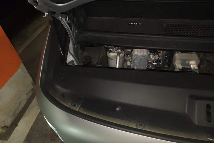Used Li Auto MEGA 2024 Ultra Model Engine Bay Right