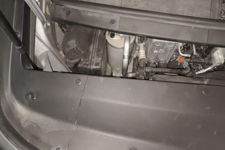 Used Li Auto MEGA 2024 Ultra Model Engine Bay Right