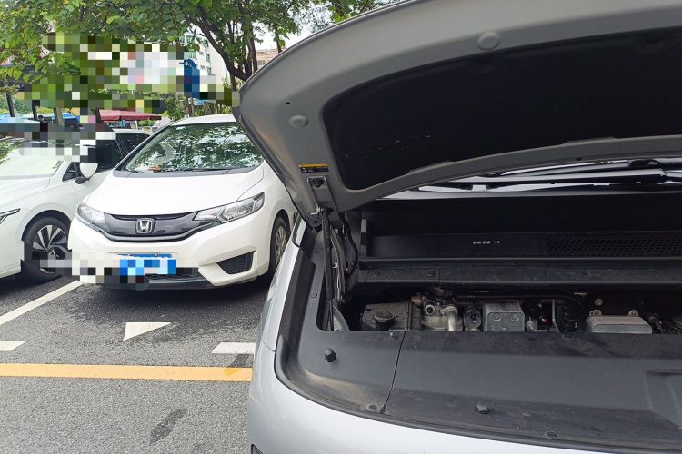 Used Li Auto MEGA 2024 Ultra Model Engine Bay Right
