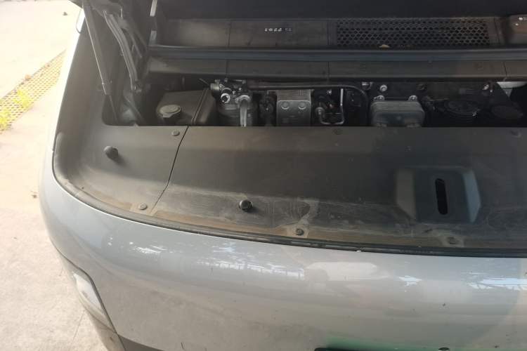 Used Li Auto MEGA 2024 Ultra Model Engine Bay Right