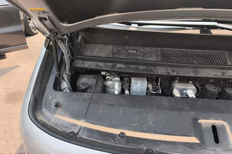 Used Li Auto MEGA 2024 Ultra Model Engine Bay Right