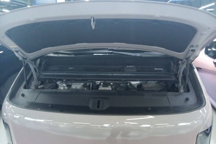 Used Li Auto MEGA 2024 Ultra Model Engine Bay