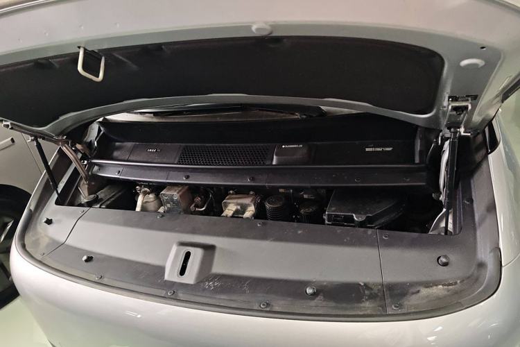 Used Li Auto MEGA 2024 Ultra Model Engine Bay