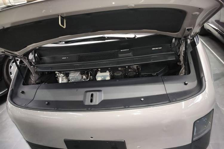Used Li Auto MEGA 2024 Ultra Model Engine Bay