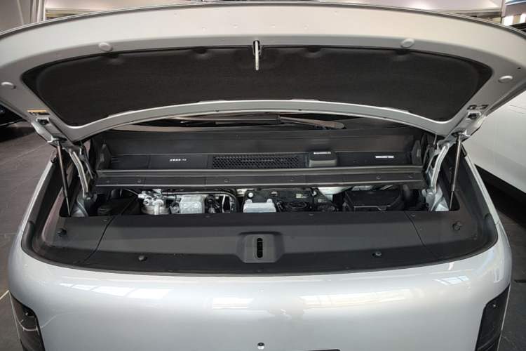 Used Li Auto MEGA 2024 Ultra Model Engine Bay
