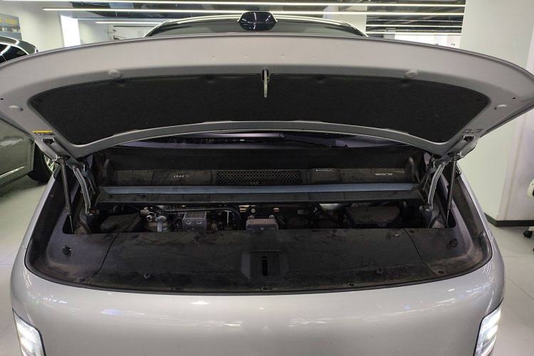 Used Li Auto MEGA 2024 Ultra Model Engine Bay