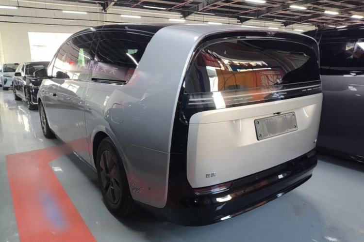 Used Li Auto MEGA 2024 Ultra Model Exterior 2