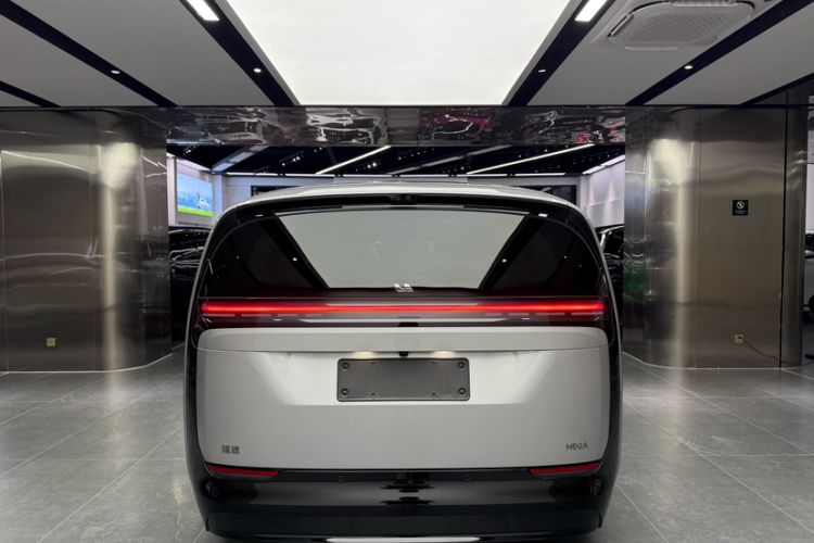 Used Li Auto MEGA 2024 Ultra Model Exterior 2