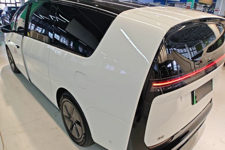 Used Li Auto MEGA 2024 Ultra Model Exterior 2
