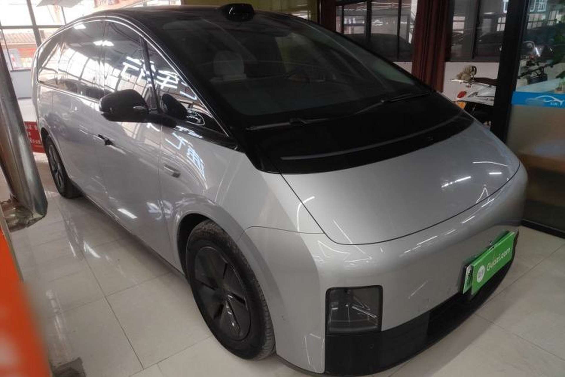 Used Li Auto MEGA 2024 Ultra Model Exterior 2