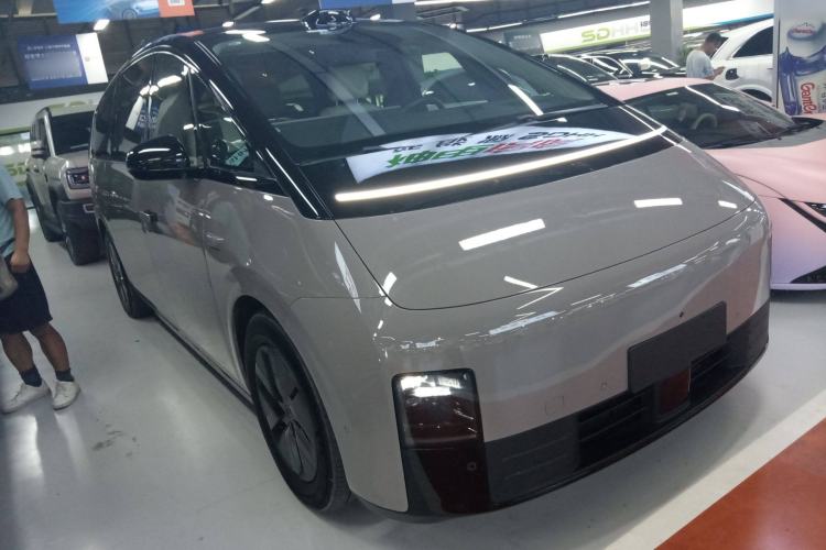 Used Li Auto MEGA 2024 Ultra Model Exterior 2