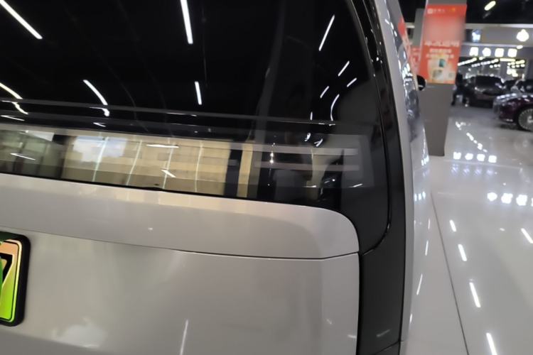 Used Li Auto MEGA 2024 Ultra Model Exterior 3