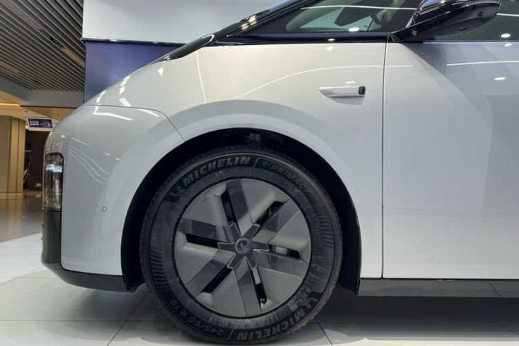 Used Li Auto MEGA 2024 Ultra Model Exterior 3