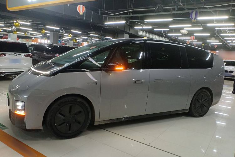 Used Li Auto MEGA 2024 Ultra Model Exterior 3