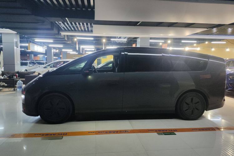Used Li Auto MEGA 2024 Ultra Model Exterior 3