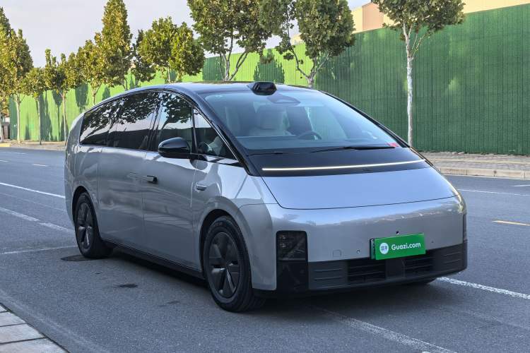 Used Li Auto MEGA 2024 Ultra Model Exterior 3