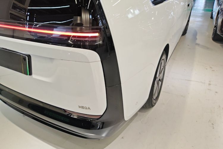 Used Li Auto MEGA 2024 Ultra Model Exterior 3