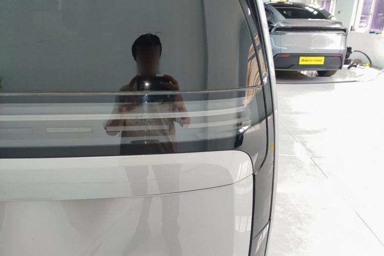 Used Li Auto MEGA 2024 Ultra Model Exterior 3