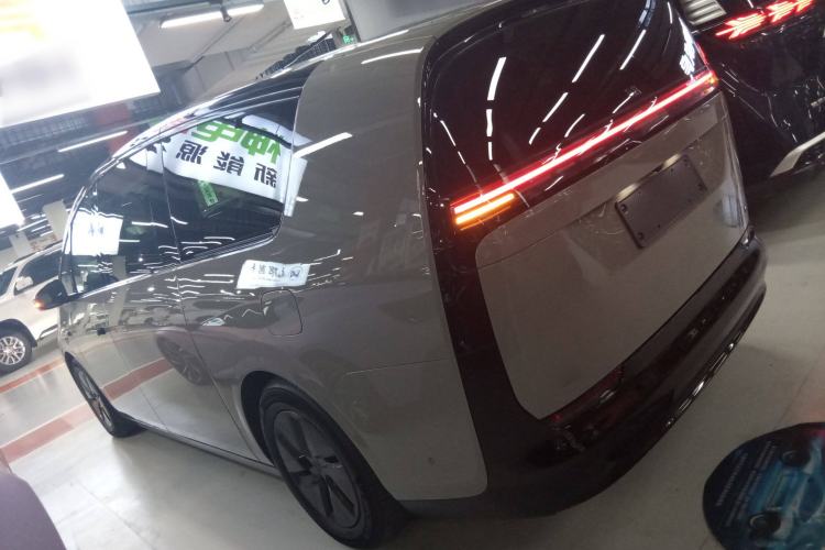 Used Li Auto MEGA 2024 Ultra Model Exterior 3