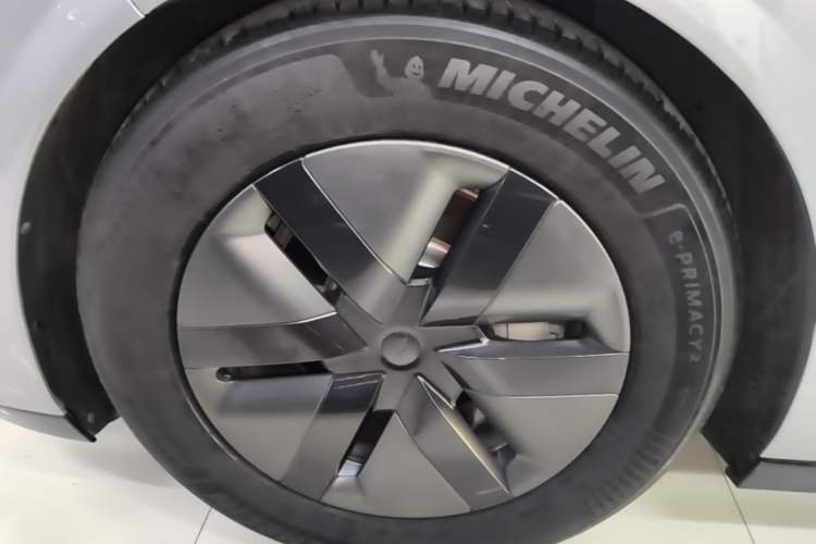 Used Li Auto MEGA 2024 Ultra Model Exterior 4