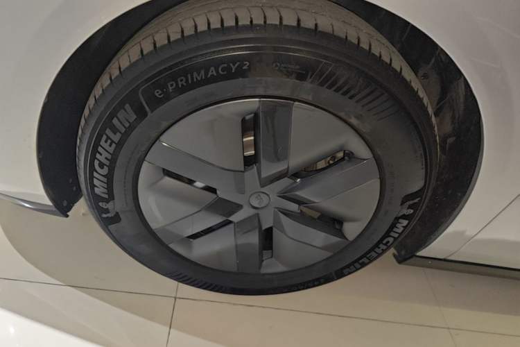 Used Li Auto MEGA 2024 Ultra Model Exterior 4