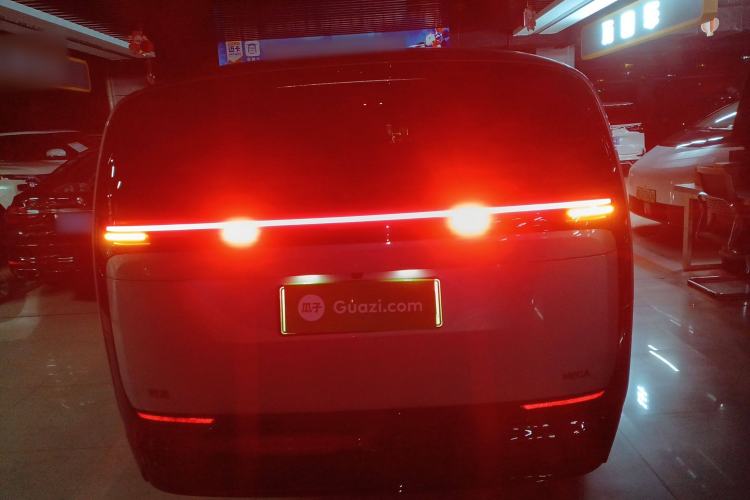 Used Li Auto MEGA 2024 Ultra Model Exterior 4