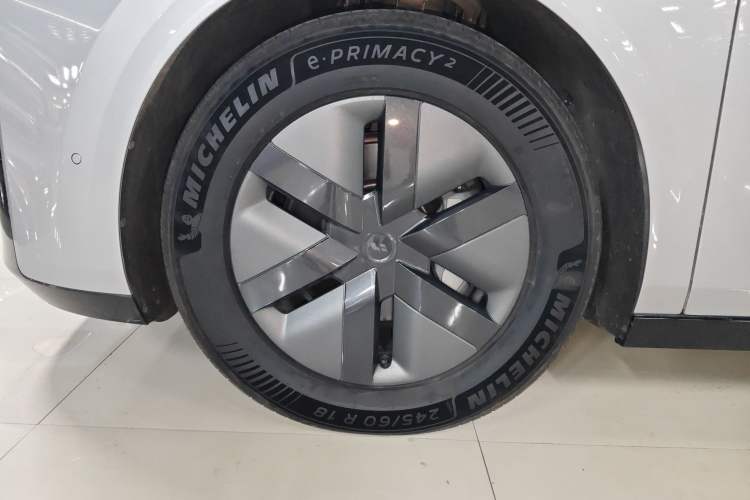 Used Li Auto MEGA 2024 Ultra Model Exterior 4