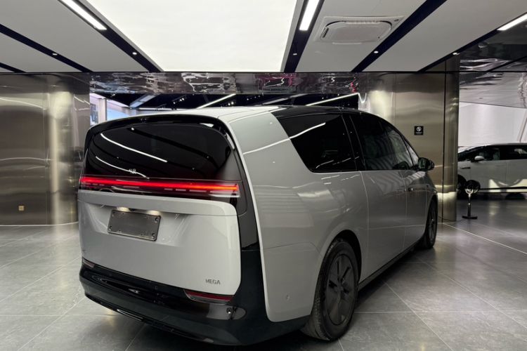 Used Li Auto MEGA 2024 Ultra Model Exterior 4