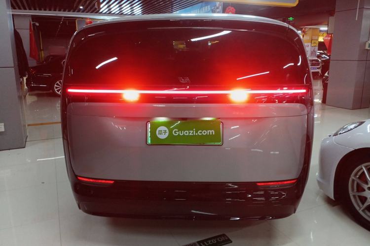 Used Li Auto MEGA 2024 Ultra Model Exterior 4