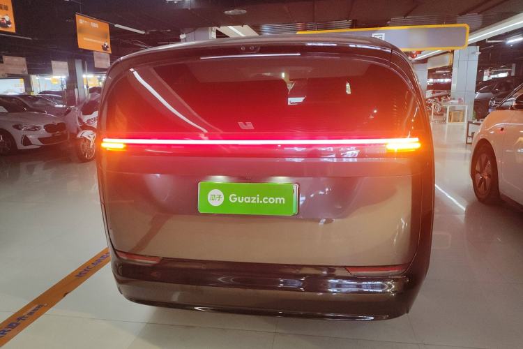 Used Li Auto MEGA 2024 Ultra Model Exterior 4