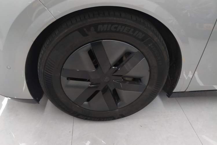 Used Li Auto MEGA 2024 Ultra Model Exterior 4