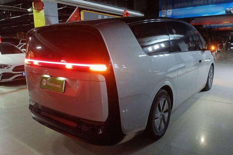 Used Li Auto MEGA 2024 Ultra Model Exterior 5