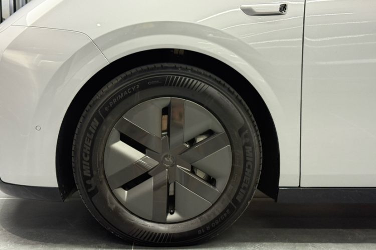 Used Li Auto MEGA 2024 Ultra Model Exterior 5